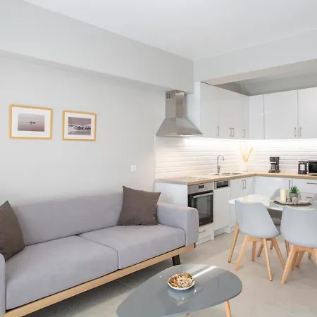 The Two דירה Lefkáda